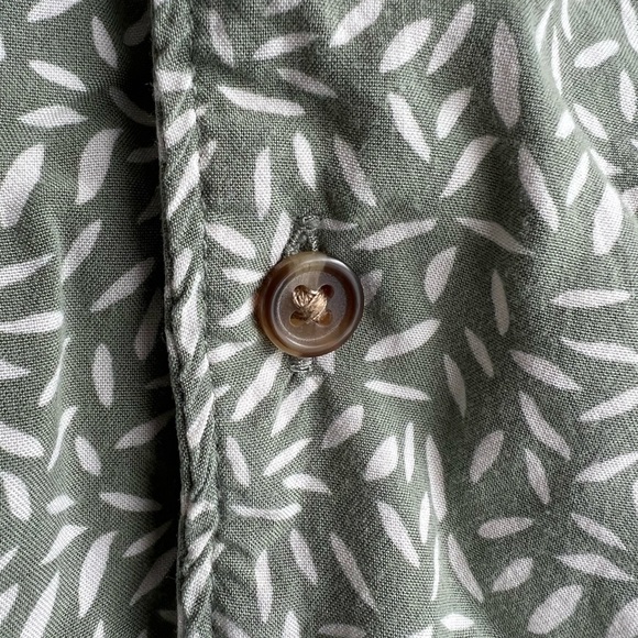 Green Button-down Short Sleeve Shirt - Picture 5 of 5